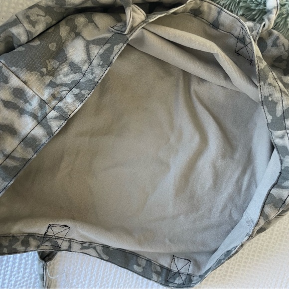 ALO Yoga Tie-Dye Gray Tote Bag - Picture 6 of 6